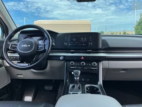 Used 2024 Kia Carnival LX FWD image 15