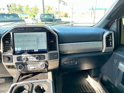 Certified 2022 Ford F250 Lariat w/ Lariat Ultimate Package image 20