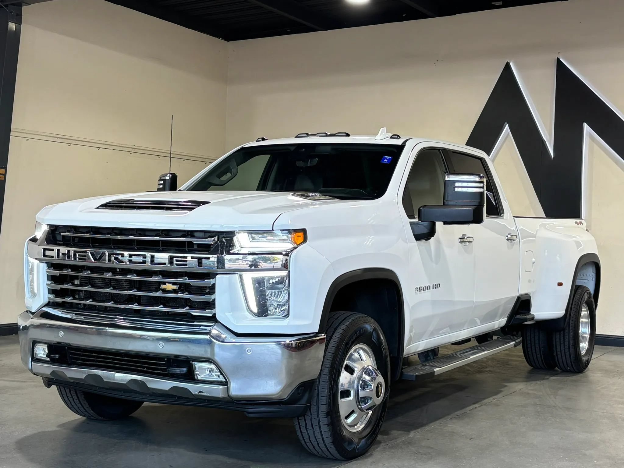 Used 2022 Chevrolet Silverado 3500 LTZ w/ LTZ Convenience Package AWD/4WD image 1