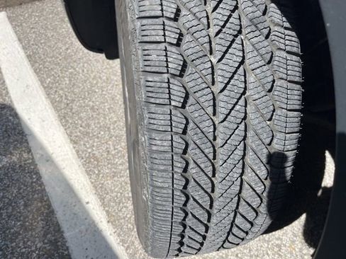 Used 2023 Volkswagen Taos SE w/ Panoramic Sunroof Package image 13