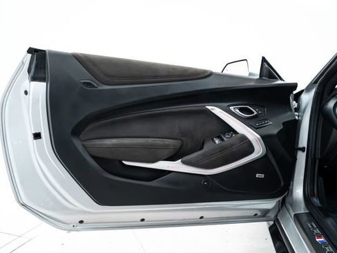 Used 2018 Chevrolet Camaro ZL1 RWD image 19
