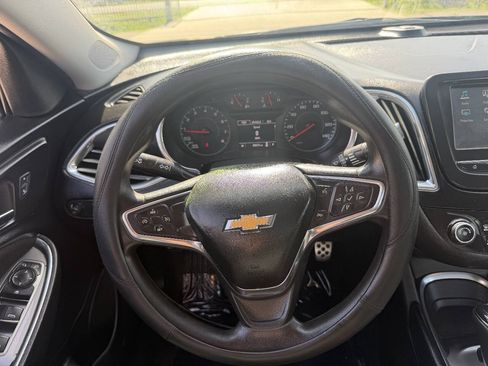 Used 2017 Chevrolet Malibu LT FWD image 16