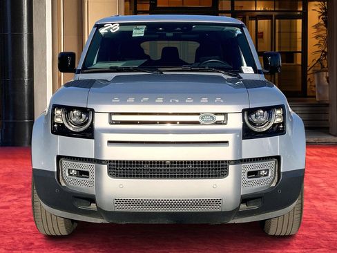 Used 2023 Land Rover Defender 130 SE image 3