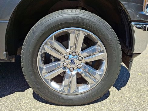 Used 2018 Ford F150 XLT w/ Equipment Group 302A Luxury AWD/4WD image 9