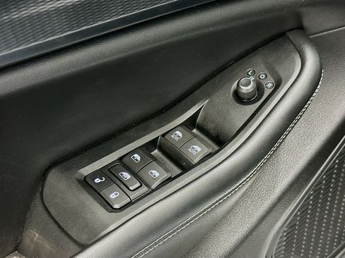 Used 2023 Jeep Grand Cherokee Laredo w/ Luxury Tech Group I AWD/4WD image 15