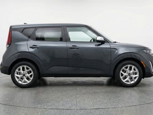 Used 2025 Kia Soul LX w/ LX Technology Package FWD image 11