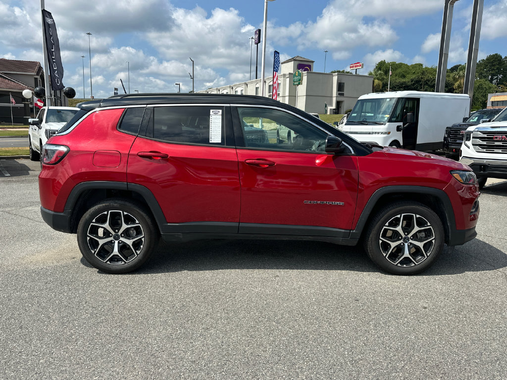 Used 2025 Jeep Compass Limited AWD/4WD image 8
