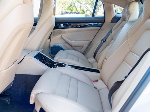 Used 2018 Porsche Panamera 4S image 30