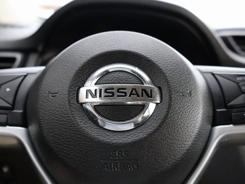 Used 2019 Nissan Rogue SV image 28