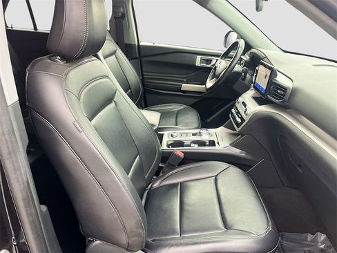 Used 2021 Ford Explorer XLT w/ Equipment Group 202A image 28