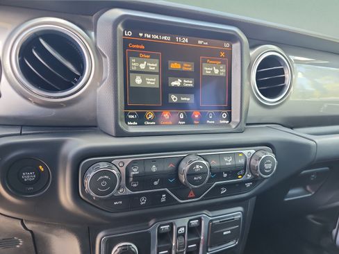 Used 2018 Jeep Wrangler Unlimited Sahara AWD/4WD image 28