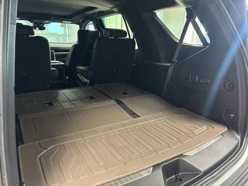 Used 2025 GMC Yukon Denali Ultimate w/ LPO, Floor Liner Package AWD/4WD image 5