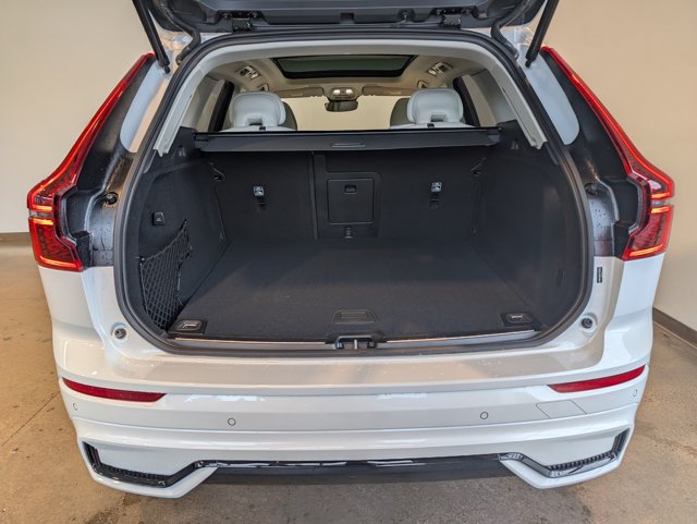 Used 2026 Volvo XC90 B6 Plus w/ Protection Package Premier AWD/4WD image 5