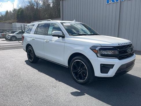 Certified 2024 Ford Expedition Limited image 4