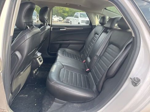 Used 2013 Ford Fusion SE FWD image 16