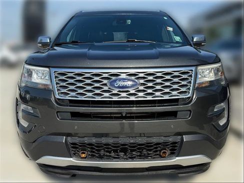 Used 2017 Ford Explorer Platinum AWD/4WD image 2