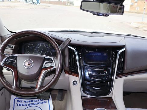 Used 2015 Cadillac Escalade Premium image 7