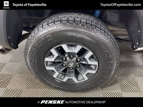 Certified 2022 Toyota Tacoma TRD Off-Road AWD/4WD image 16