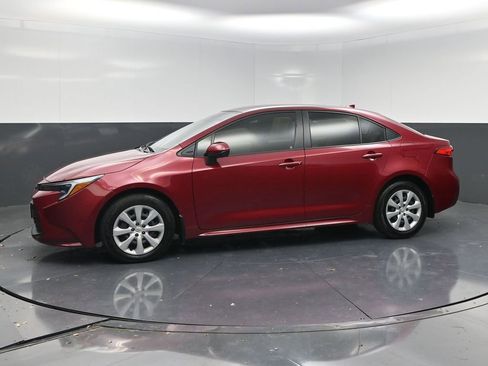 Used 2025 Toyota Corolla LE FWD image 3