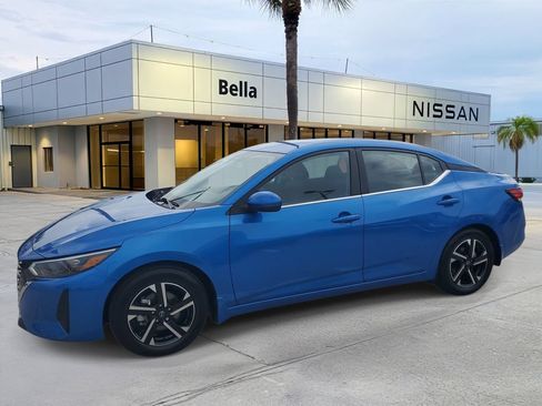 Used 2025 Nissan Sentra SV FWD image 2