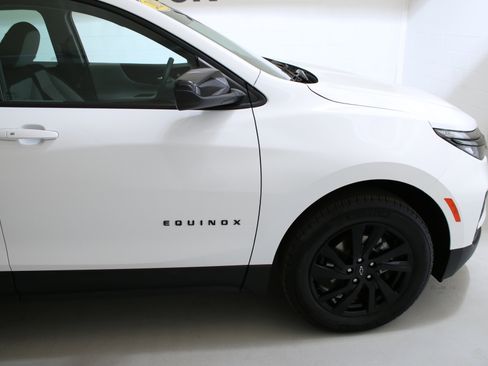 Used 2023 Chevrolet Equinox LS w/ Midnight Edition image 11