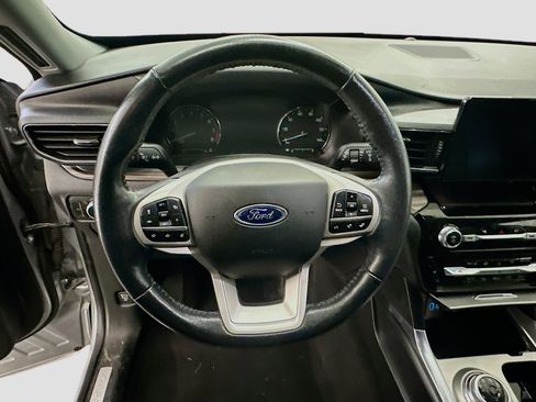 Used 2021 Ford Explorer Limited w/ Equipment Group 301A AWD/4WD image 18