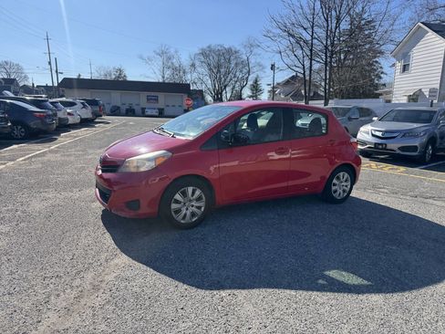 Used 2014 Toyota Yaris LE image 32