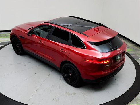 Used 2017 Jaguar F-PACE Premium image 37