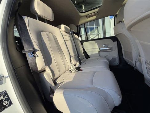 Used 2023 Mercedes-Benz EQB 300 4MATIC image 9