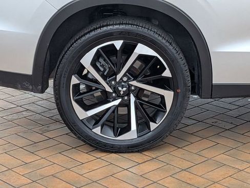 Used 2024 Mitsubishi Outlander SE image 9