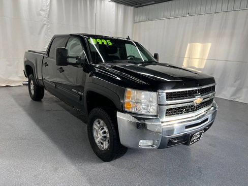 Used 2010 Chevrolet Silverado 2500 LT w/ Interior Plus Package AWD/4WD image 3