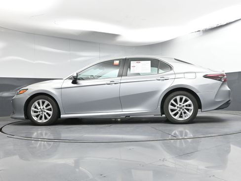 Certified 2021 Toyota Camry LE image 29