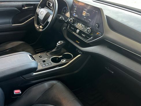Used 2023 Toyota Highlander Limited AWD/4WD image 17