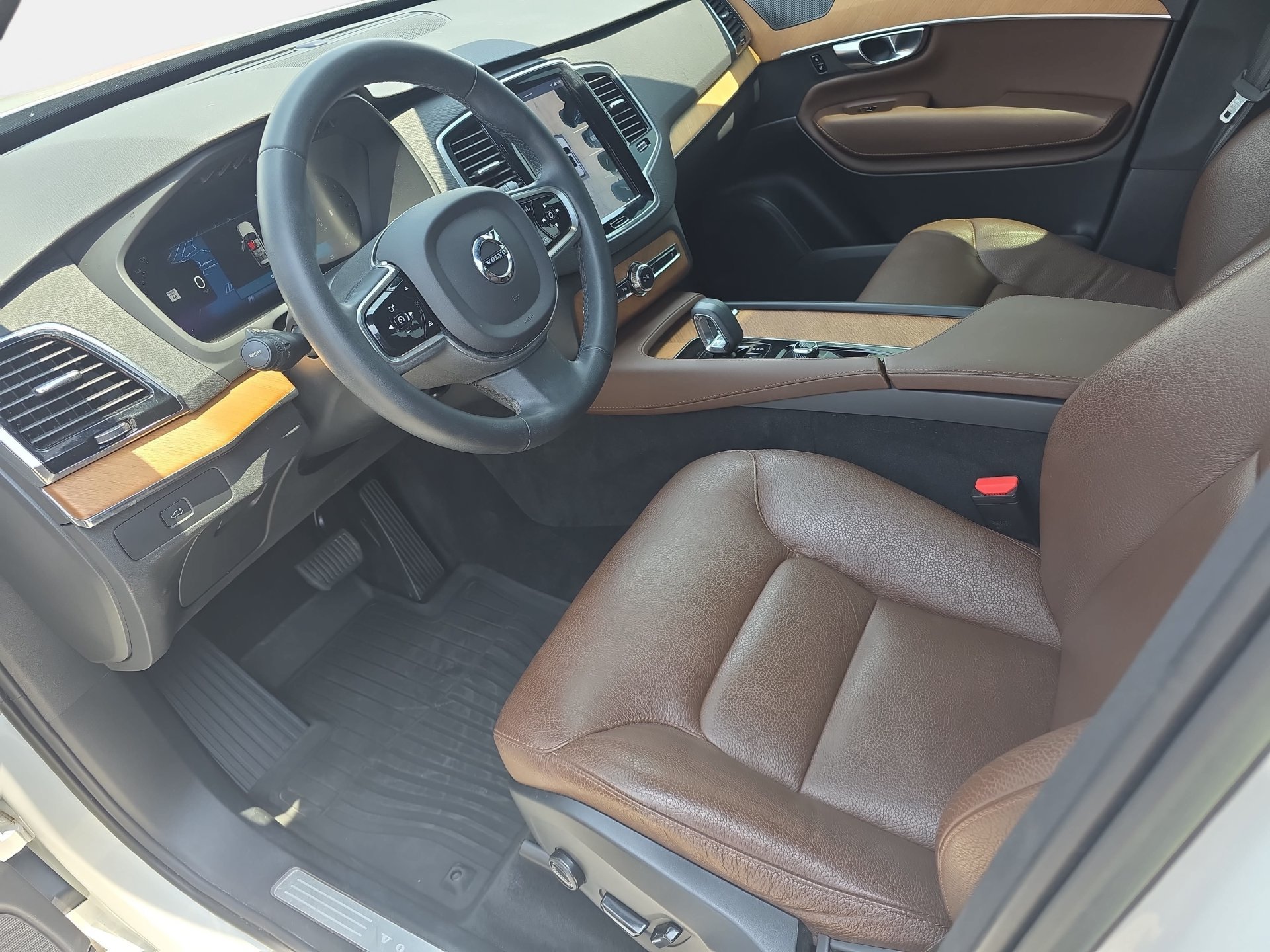 Used 2023 Volvo XC90 B6 Plus w/ Protection Package Premier AWD/4WD image 16