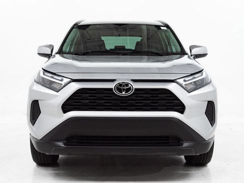 Used 2025 Toyota RAV4 XLE AWD/4WD image 4