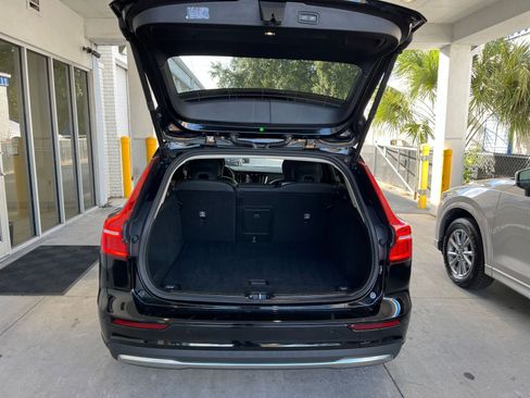 Used 2025 Volvo V60 B5 Cross Country Plus image 31