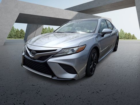 Used 2018 Toyota Camry XSE w/ Driver Assist Package image 2