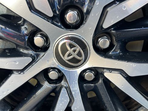 Used 2021 Toyota Camry SE FWD image 28