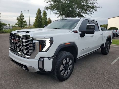 Used 2025 GMC Sierra 2500 Denali w/ Denali Reserve Package AWD/4WD image 2