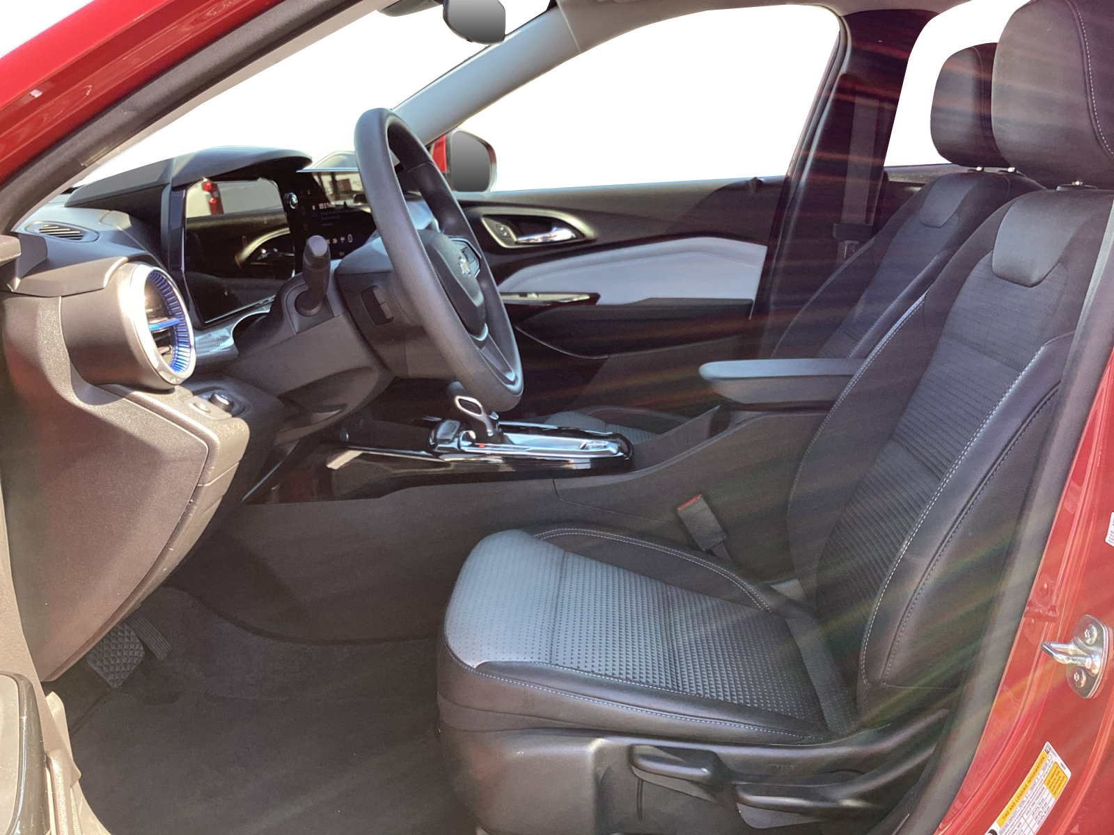 Used 2026 Chevrolet Trax LT FWD image 25