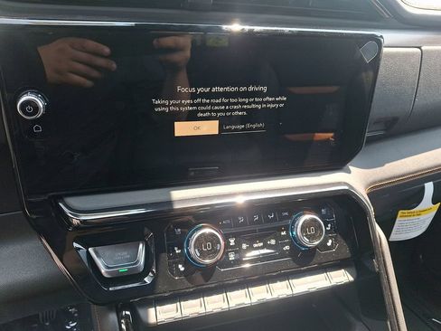 New 2026 GMC Sierra 1500 AT4 w/ AT4 Premium Package AWD/4WD image 11