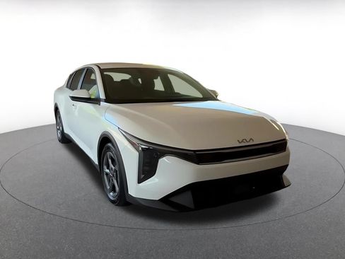 Used 2025 Kia K4 FWD image 3