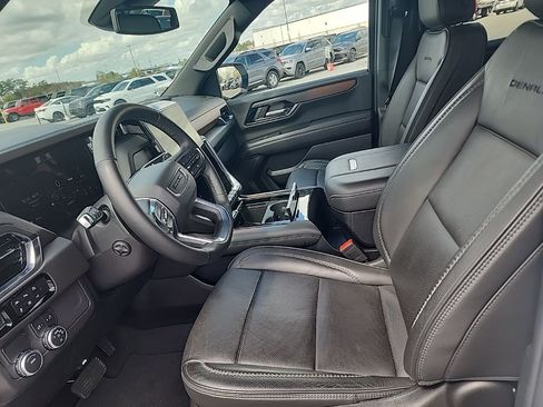 Used 2025 GMC Yukon XL Denali image 15