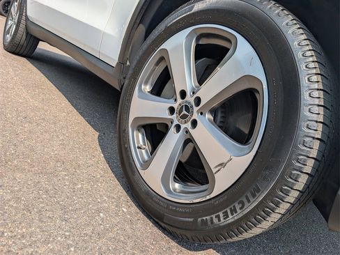 Used 2019 Mercedes-Benz GLC 300 4MATIC image 9