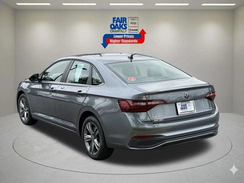 Used 2024 Volkswagen Jetta SE FWD image 7