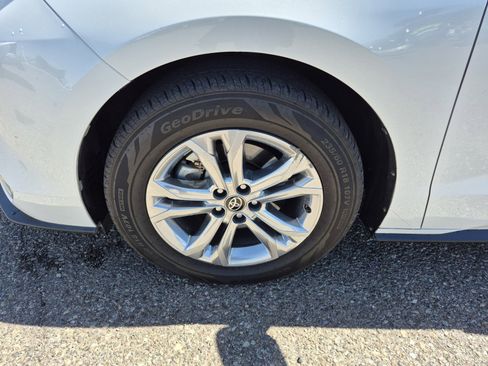 Used 2022 Toyota Sienna Platinum AWD/4WD image 25