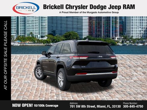Used 2025 Jeep Grand Cherokee Laredo X AWD/4WD image 4