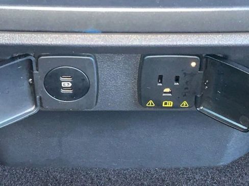 Used 2024 Ford F150 Lariat w/ FX4 Off-Road Package image 18