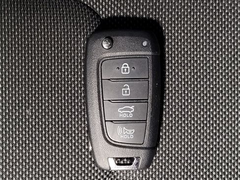 Used 2025 Hyundai Elantra SE FWD image 32