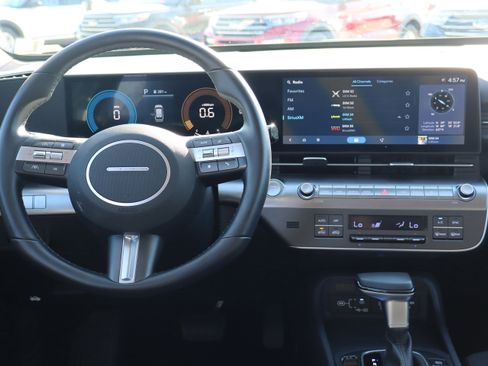 Used 2025 Hyundai Kona SEL image 13